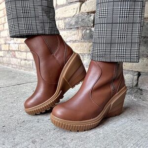NWT SOREL Ona Ave Zip Wedge Boots